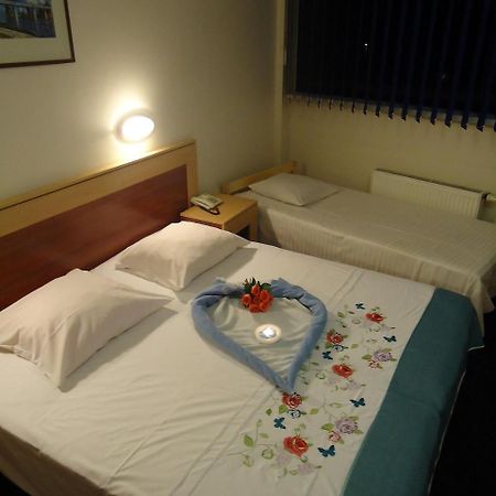 Tanagra Hotel Vilnius Buitenkant foto