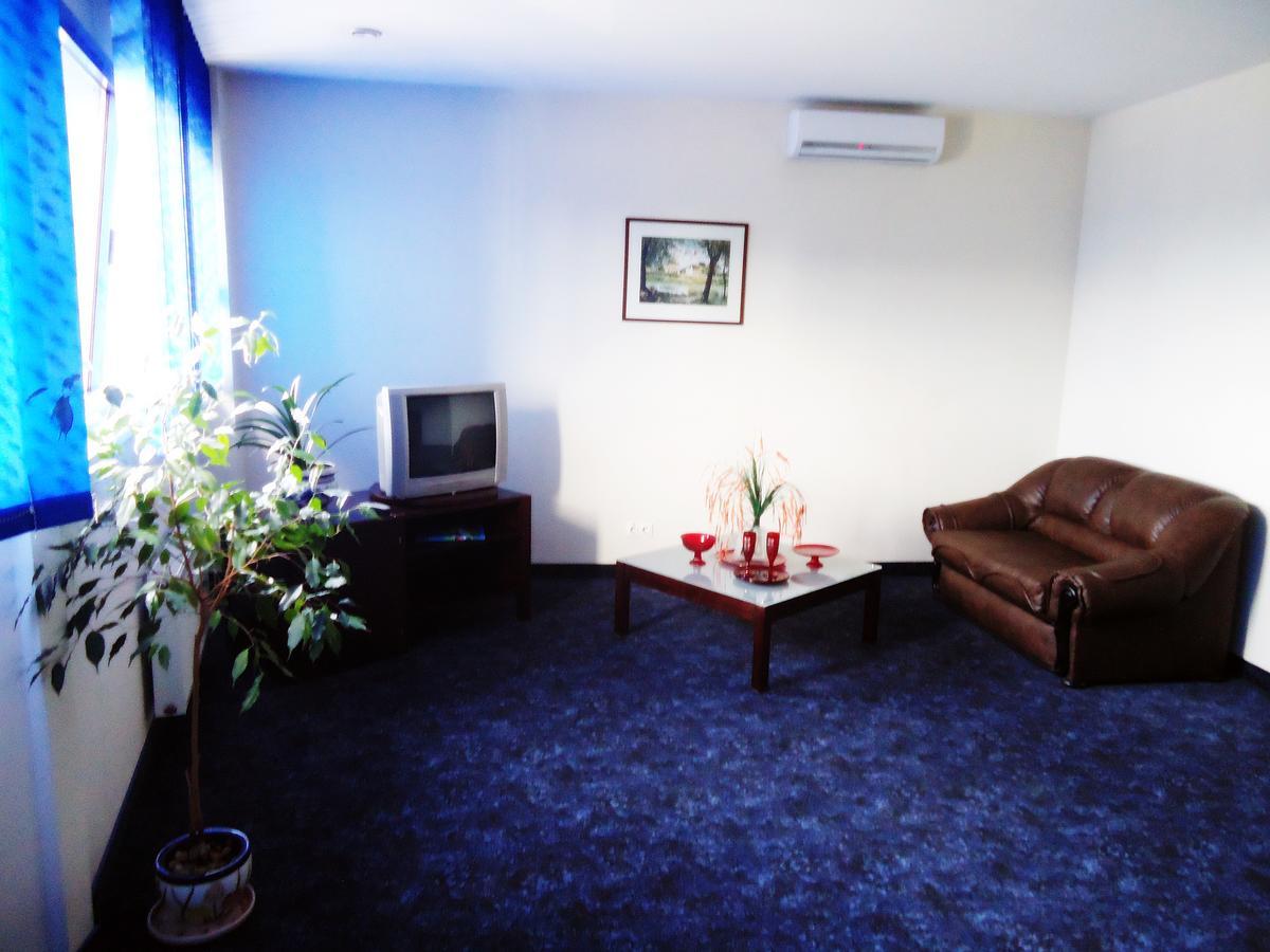 Tanagra Hotel Vilnius Buitenkant foto