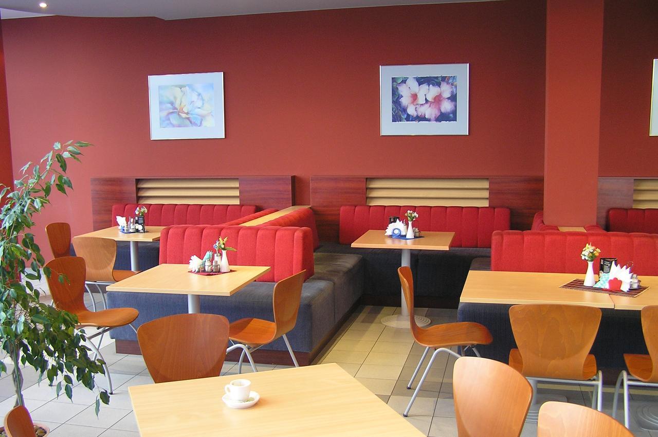 Tanagra Hotel Vilnius Buitenkant foto