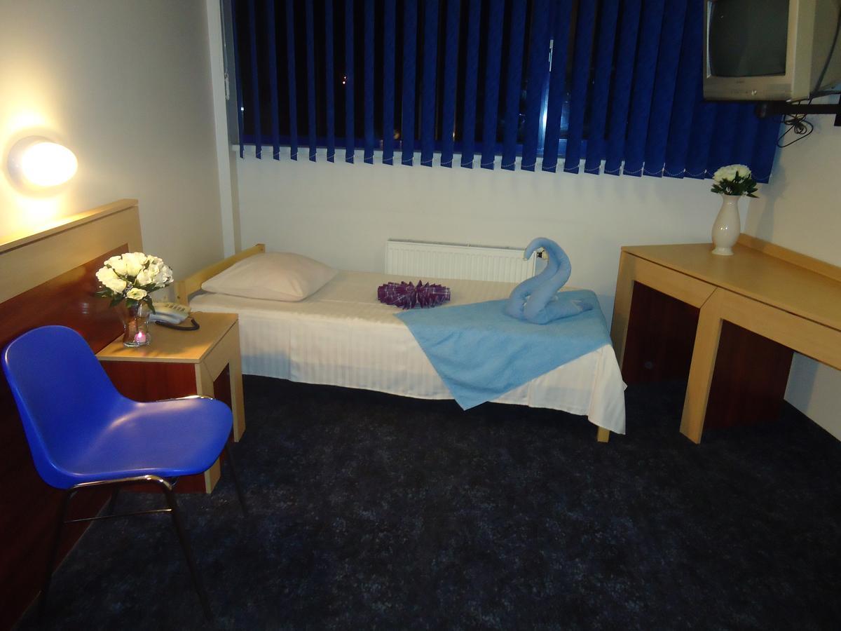 Tanagra Hotel Vilnius Buitenkant foto