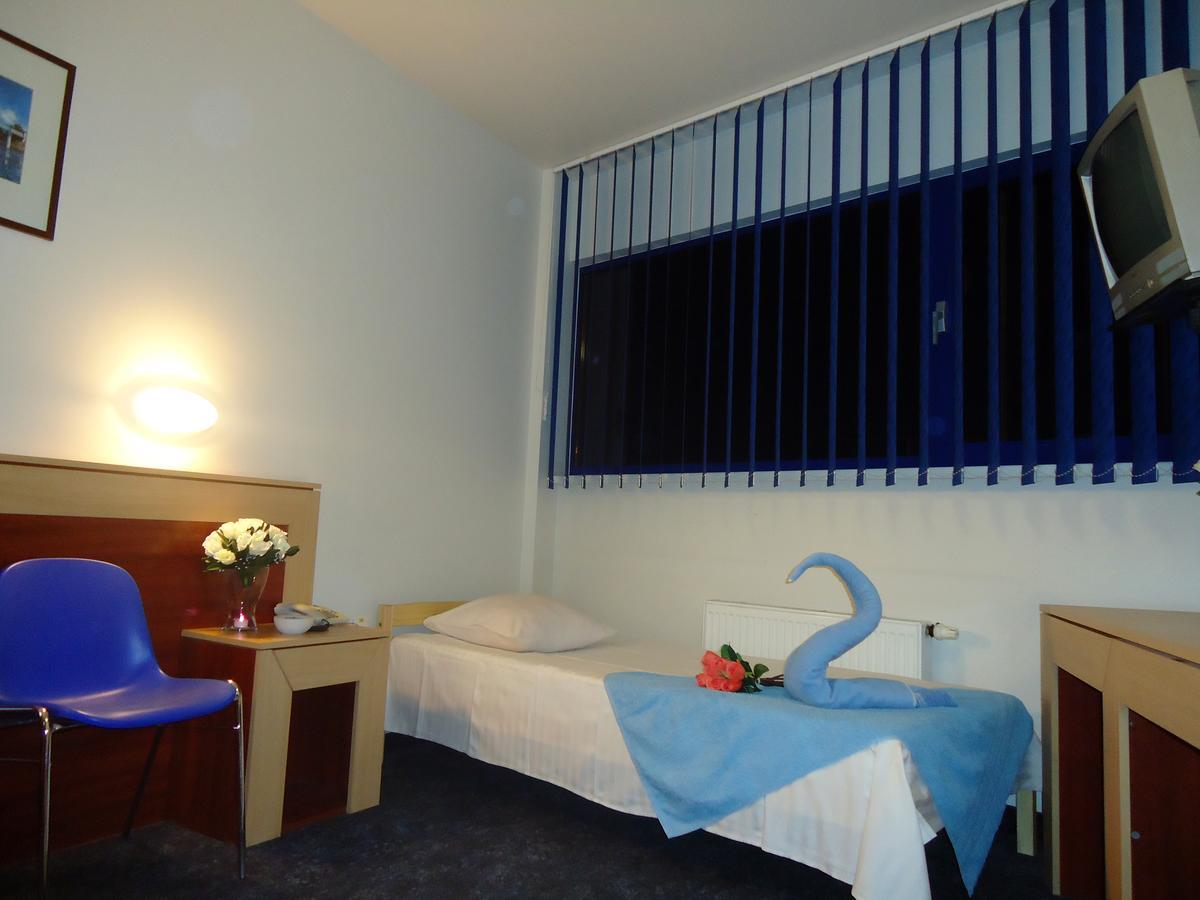 Tanagra Hotel Vilnius Buitenkant foto