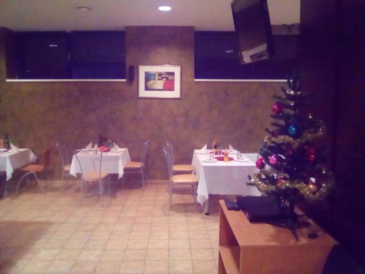 Tanagra Hotel Vilnius Buitenkant foto