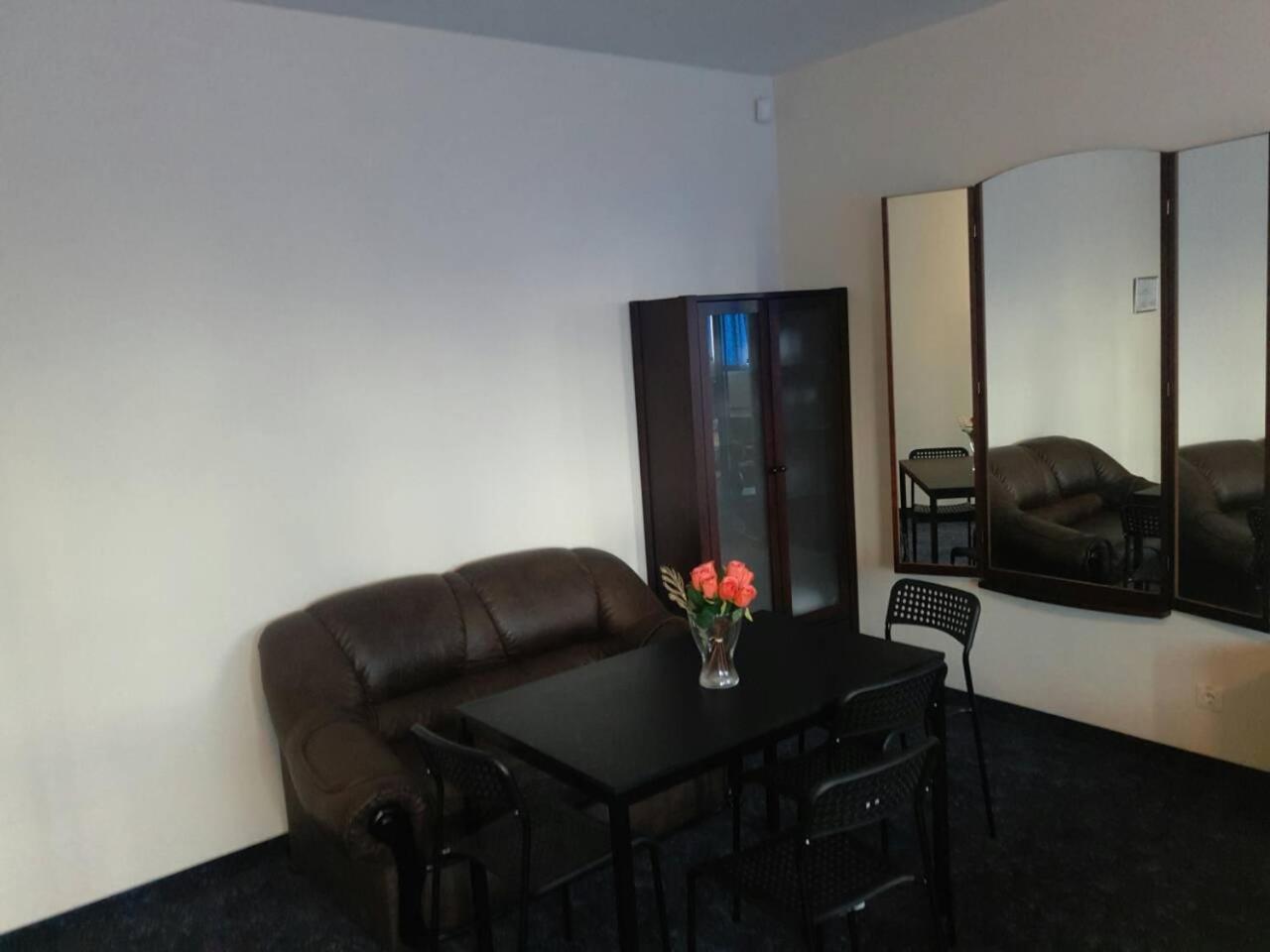 Tanagra Hotel Vilnius Buitenkant foto