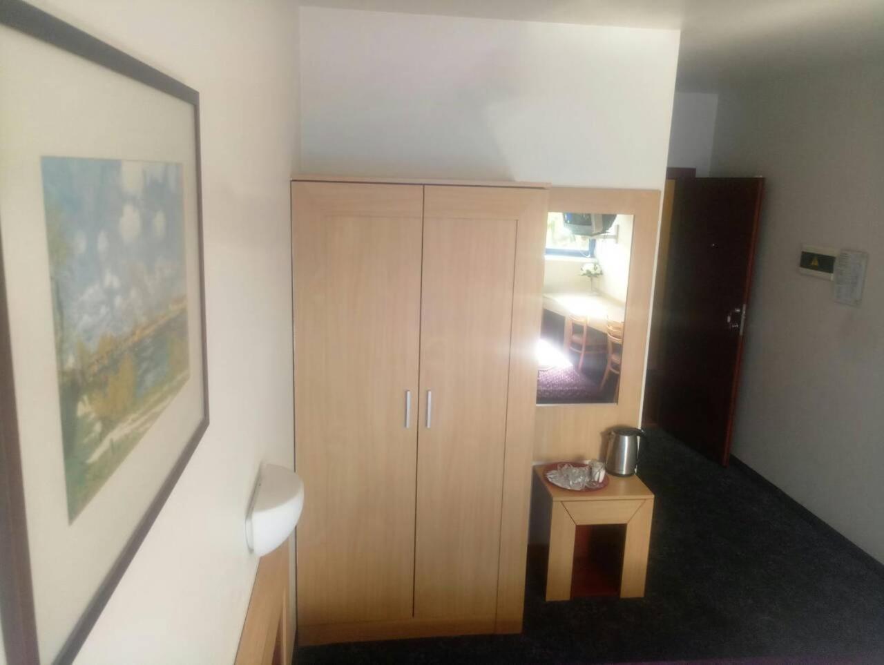 Tanagra Hotel Vilnius Buitenkant foto