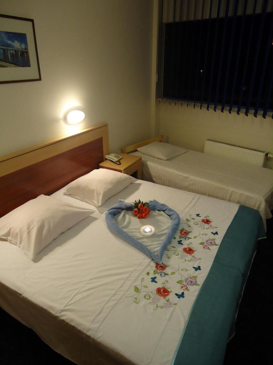 Tanagra Hotel Vilnius Buitenkant foto
