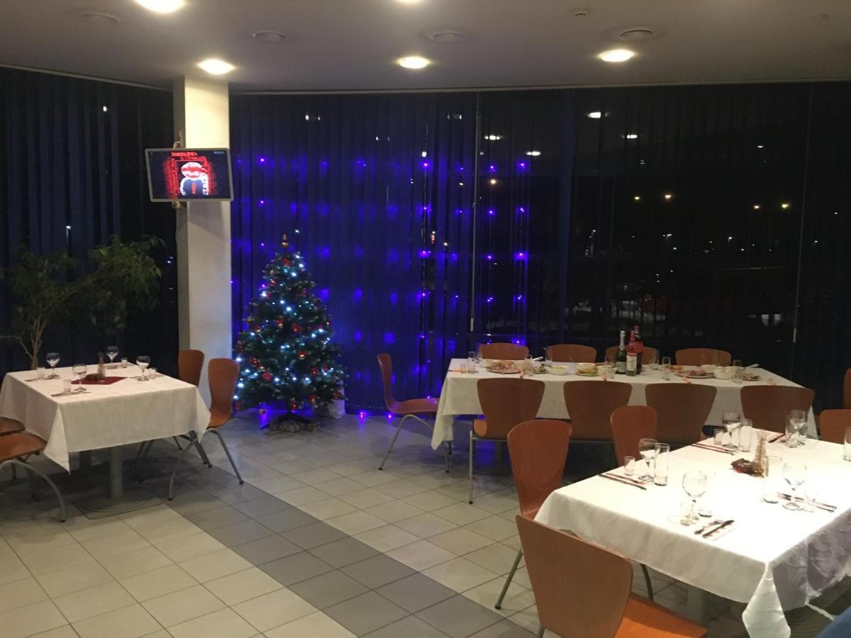 Tanagra Hotel Vilnius Buitenkant foto